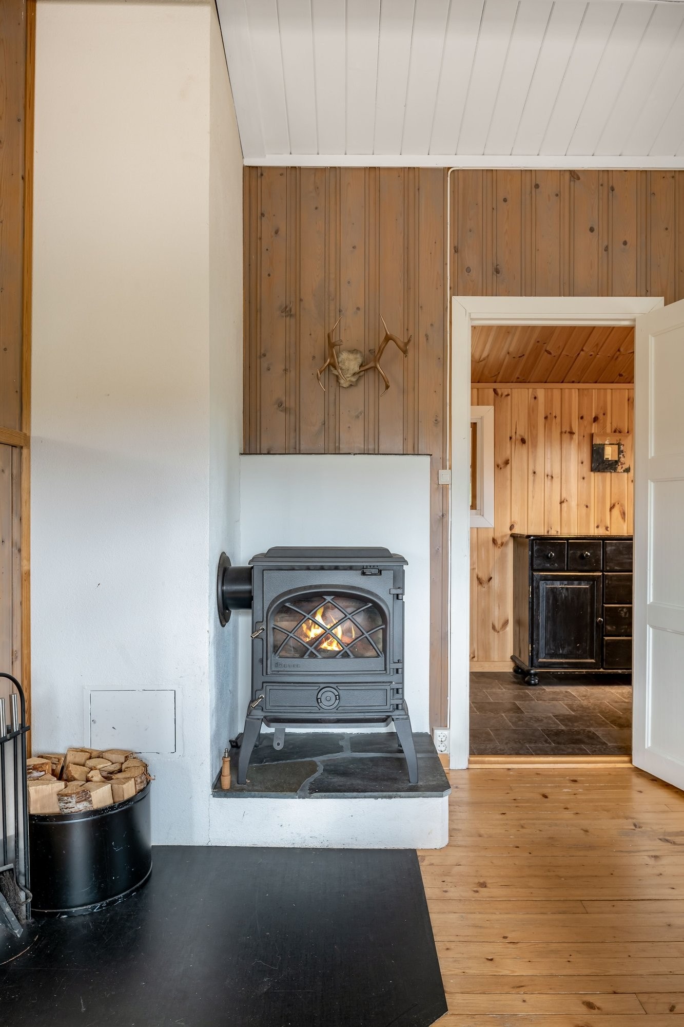 Nyere peisovn med svært god brennevne Galleribilde