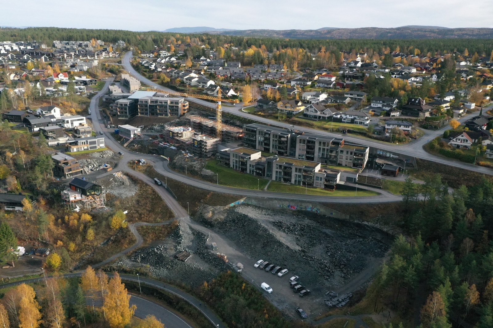 Tomtene leveres med ferdig opparbeidet adkomstvei og tilkoblingspunkt for ledningsnett for vann, avløp, overvann, strøm og IT. Galleribilde