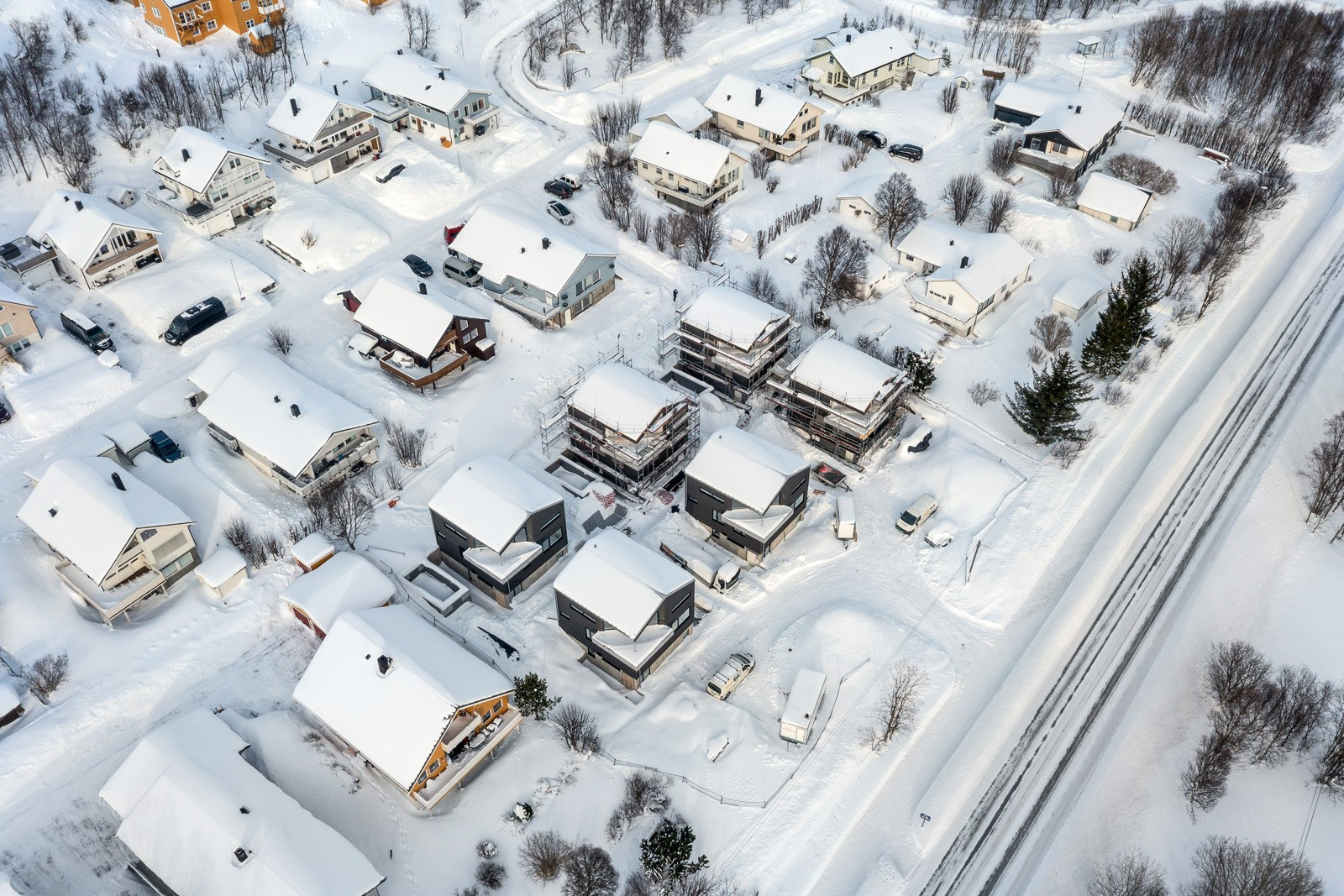 Pågående byggeaktivitet og forventet ferdigstillelse av alle 6 boliger innen utgangen av Q3, 2023.
