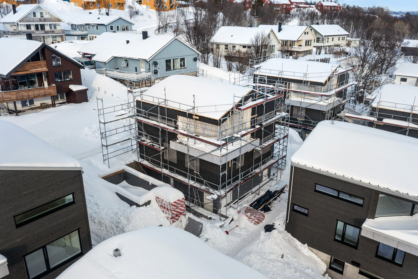 Boligen ligger i midten på bakerste rad, og forventes ferdigstilt innen utgangen av Q3!