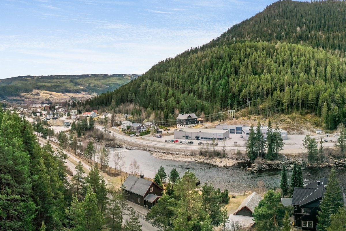 Som kommunesenter i Nord-Aurdal og regionssenter i Valdres, har Fagernes mye å tilby, og er et naturlig samlingssted for alle som bor i Valdres. Galleribilde