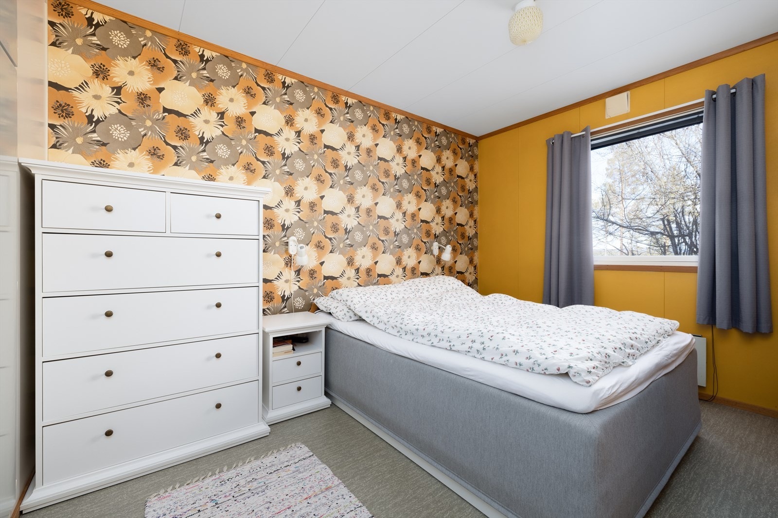 Boligen har 3 soverom, her fra hovedsoverommet. Galleribilde