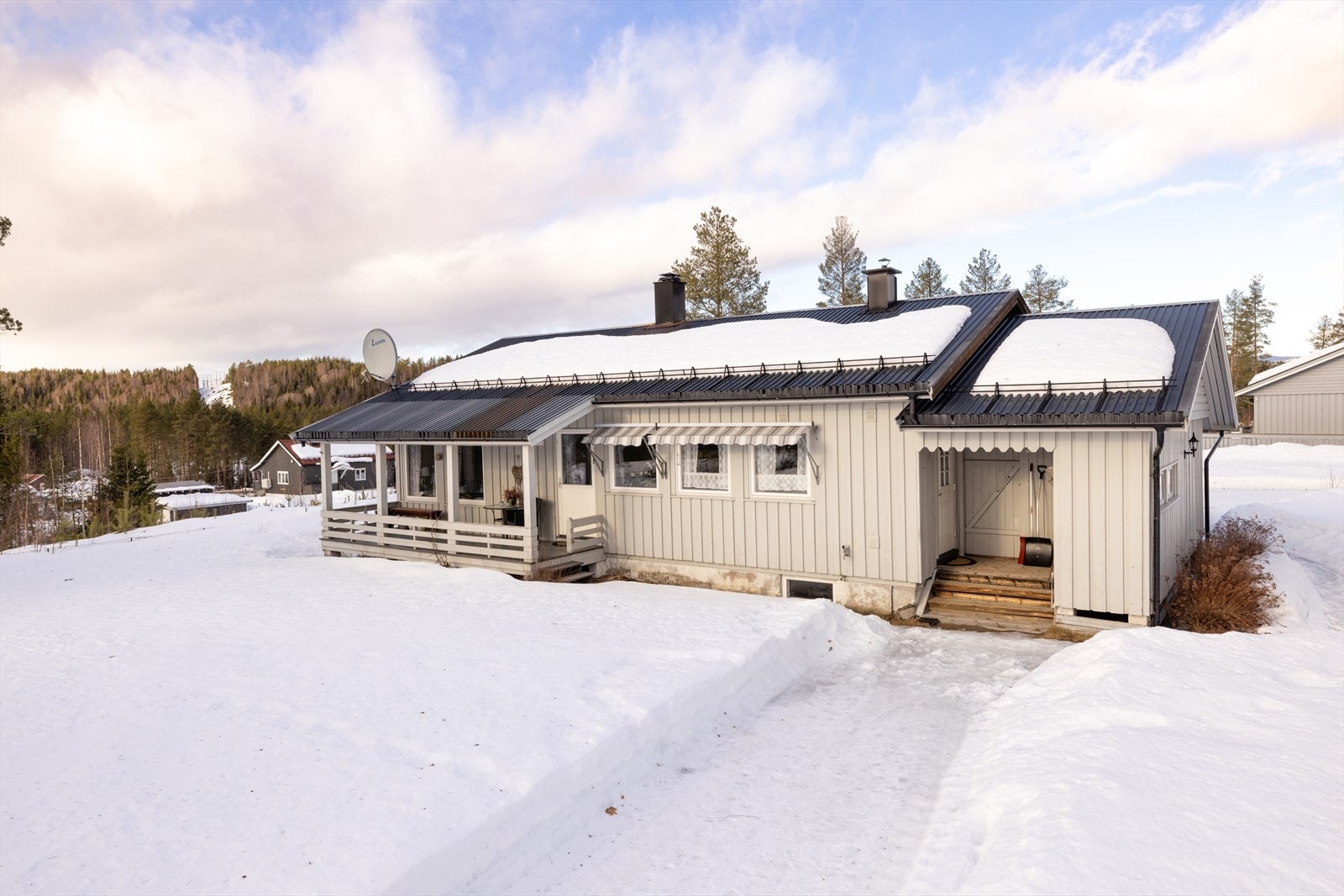 Inngang også fra baksiden av boligen. Galleribilde