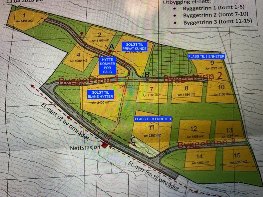 Tomt 6 og 9 har godkjenning for hele tre enheter (150 m2 + 50 m2 + 50 m2). Se reguleringsplan for mer informasjon Galleribilde