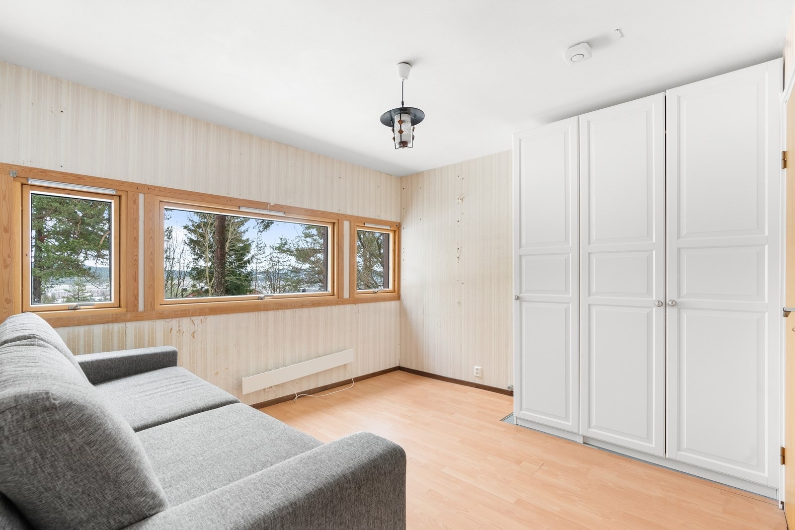 Det store hovedsoverommet ligger i første etasje. Galleribilde