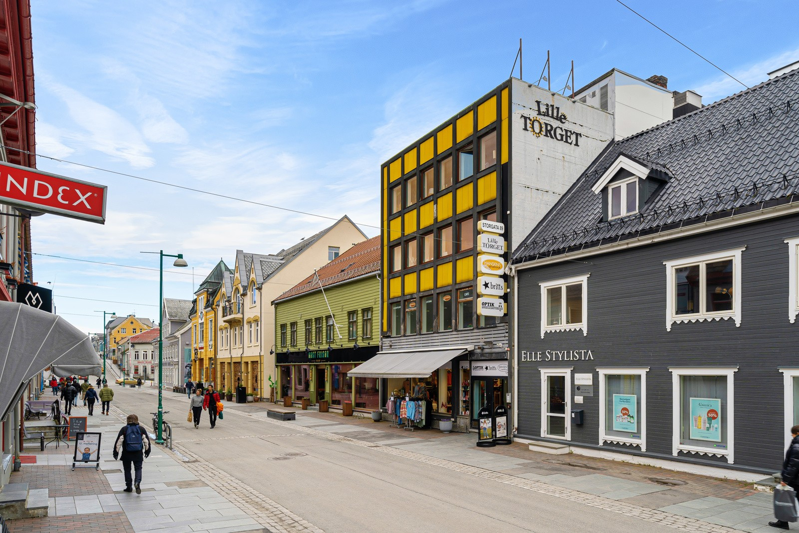 Leiligheten ligger meget fint til nord i bykjernen og har gåavstand til alle sentrums kultur- og aktivitetstilbud.