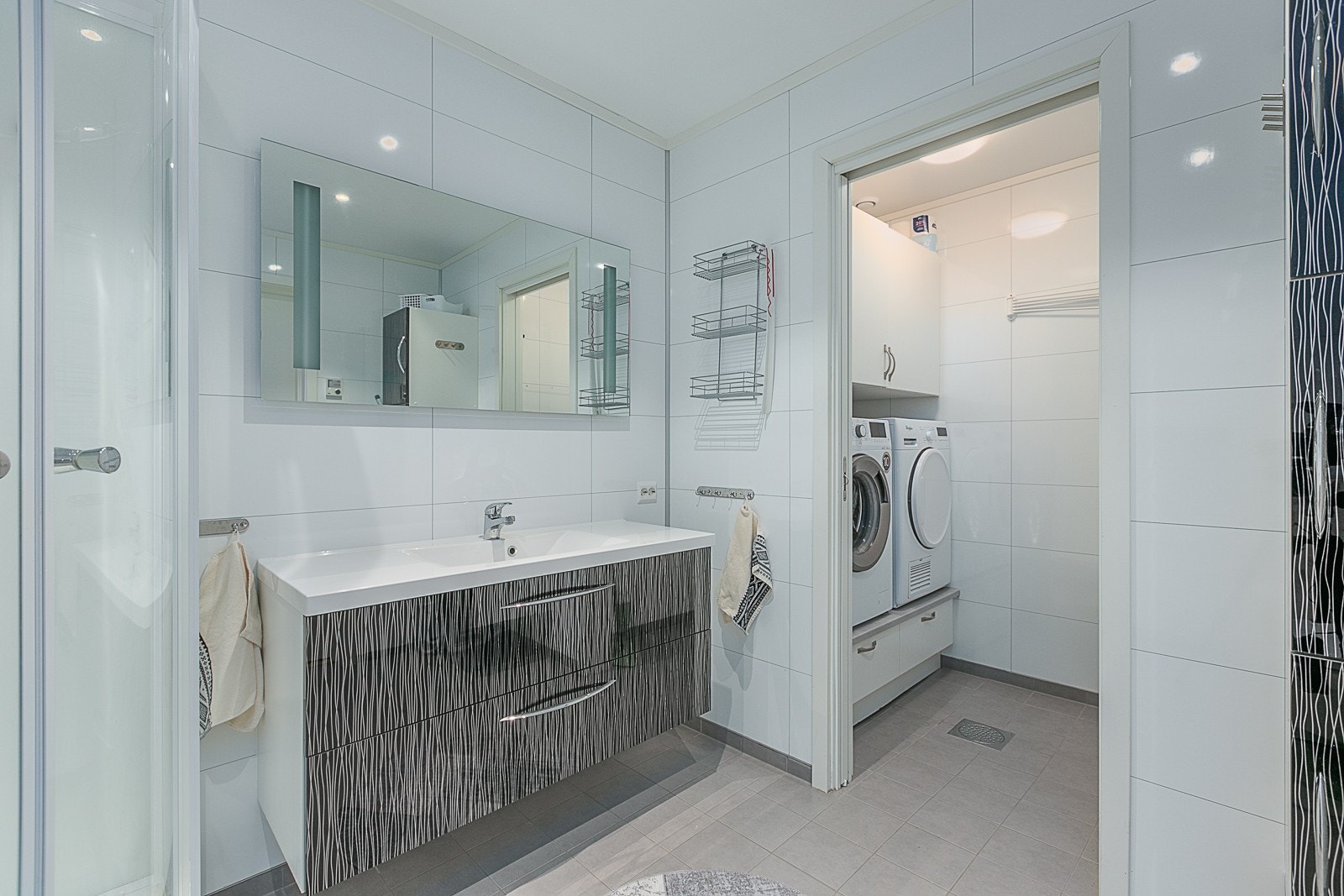 Inngang til vaskerom fra bad. Galleribilde