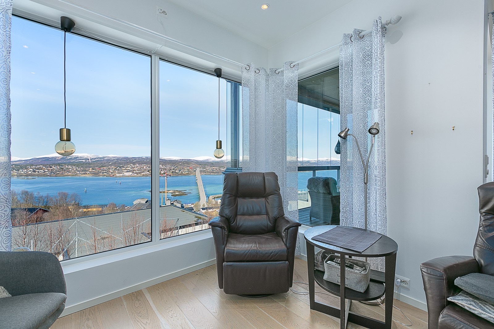 Her kan man nyte fantastisk utsikt i godt selskap. Galleribilde