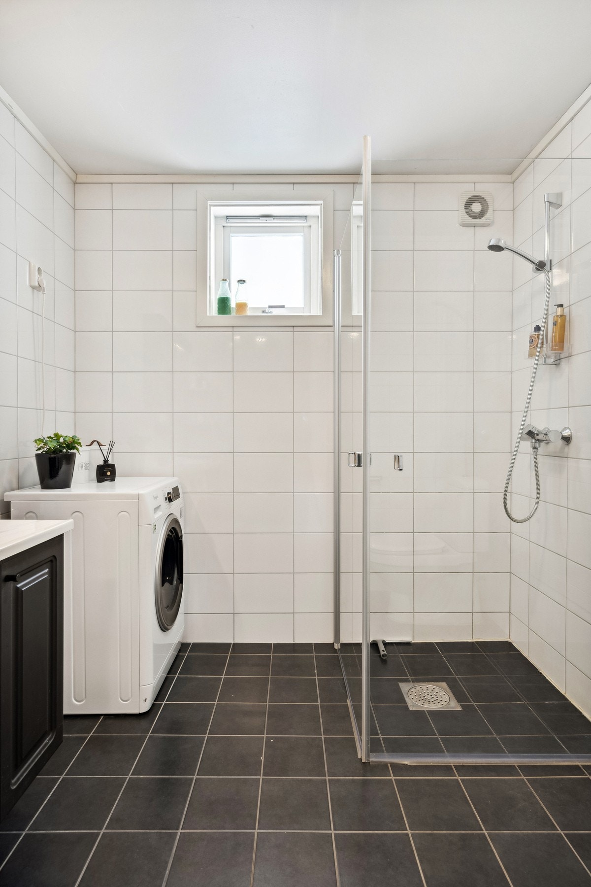 Plass til både vaskemaskin og tørk om ønskelig. Galleribilde