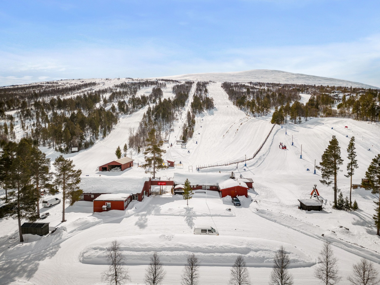 Røros alpinsenter Hummelfjell ligger i nærheten av hytta. Galleribilde