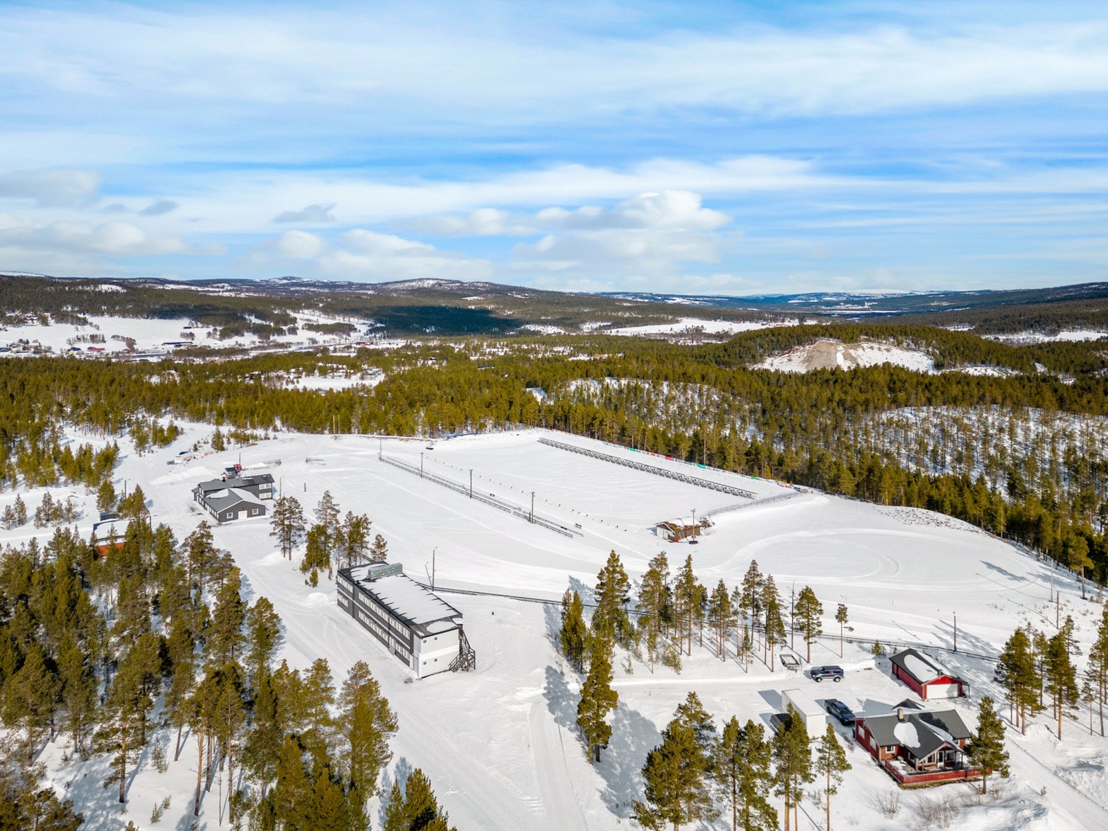 Røros alpinsenter Hummelfjell ligger i nærheten av hytta. Galleribilde