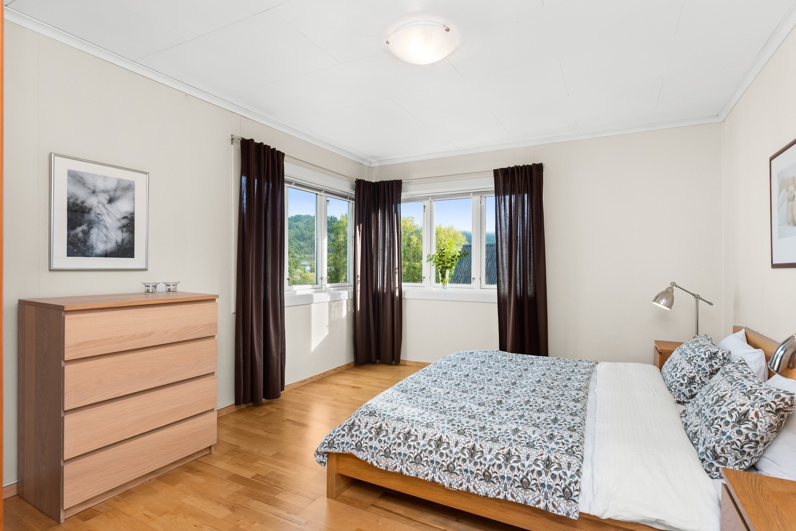 4832005_1-uitokb1.jpg Galleribilde