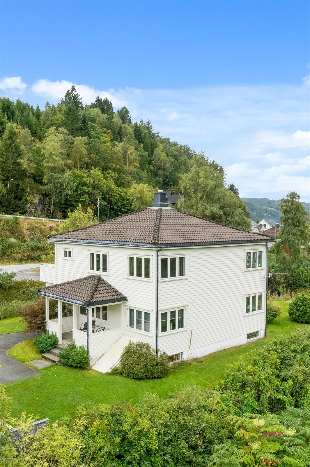 4832014_1-woedyb1.jpg Galleribilde