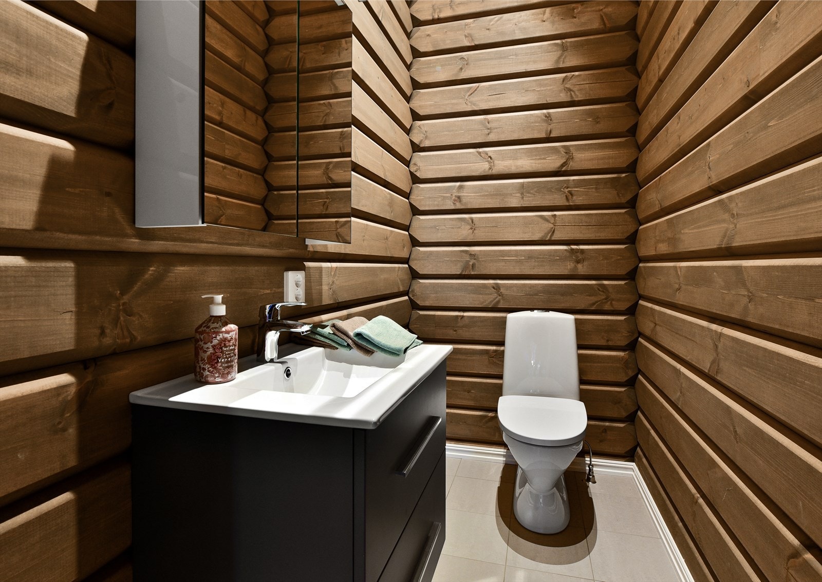 I tillegg til badet, er det et separat toalettrom. Galleribilde