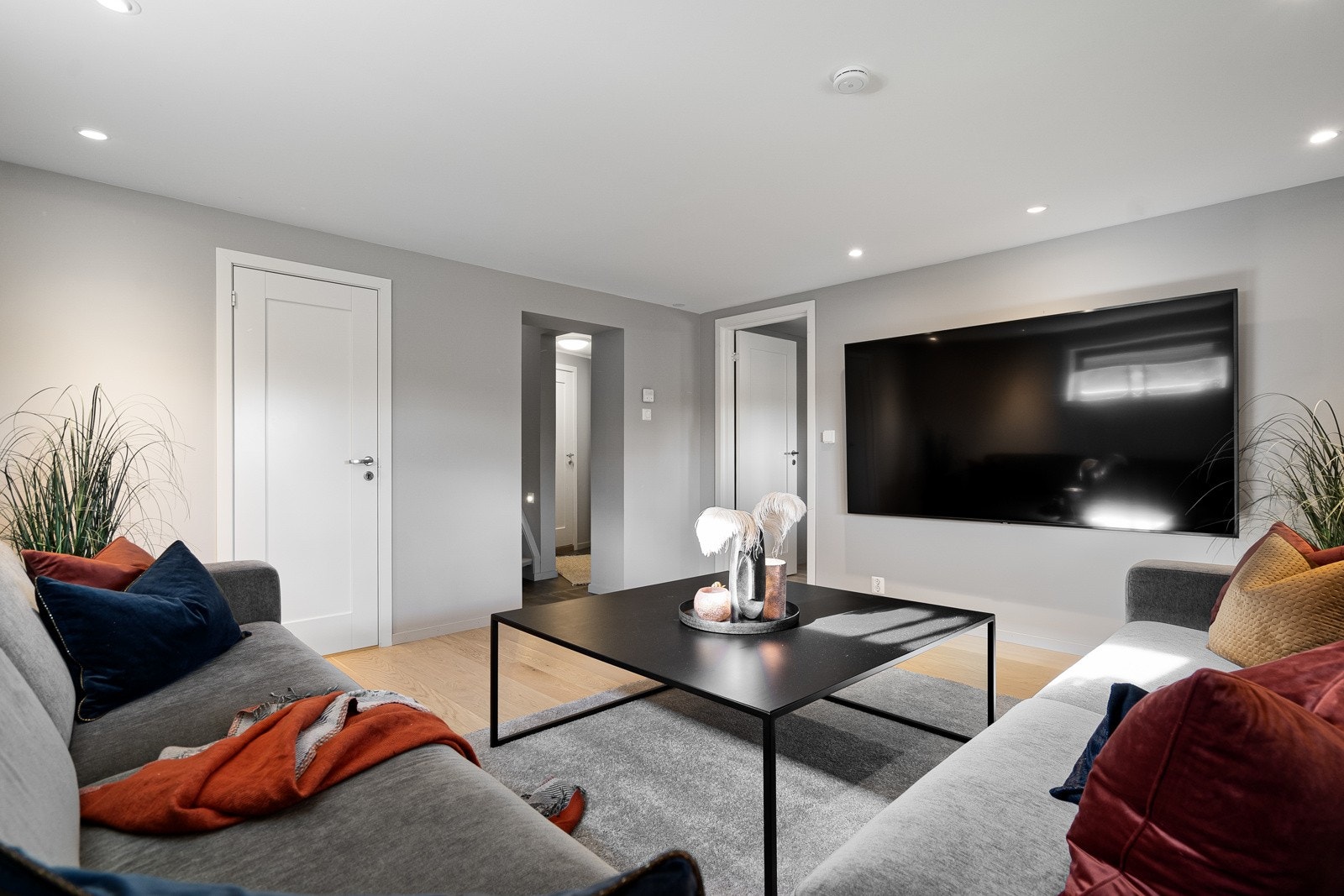 Tv-stuen i underetasjen er en perfekt plass for barn og ungdom Galleribilde