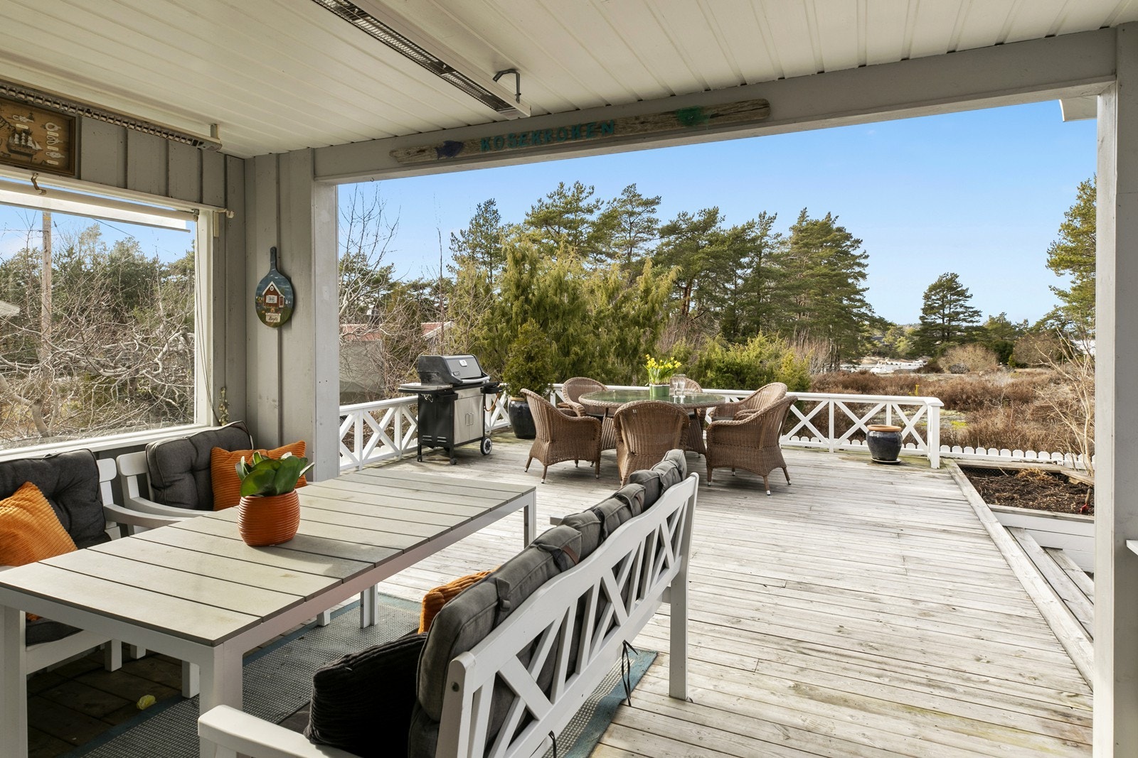 Hyggelig delvis overbygget terrasse på ca 36 kvm. Galleribilde