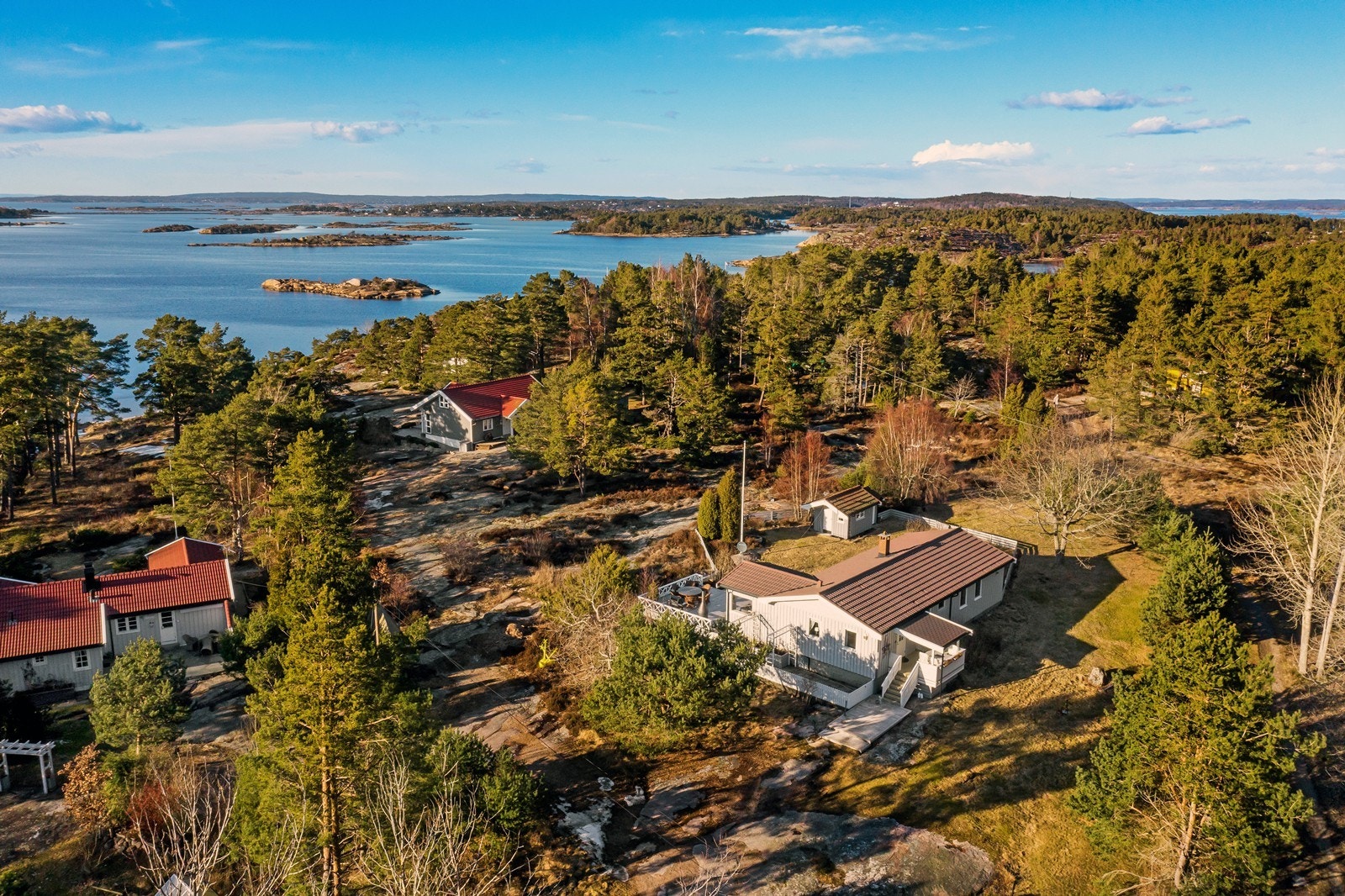 Hvaler|Kjørevei til døra|Få meter til strand, brygge og bryggeplass! Galleribilde