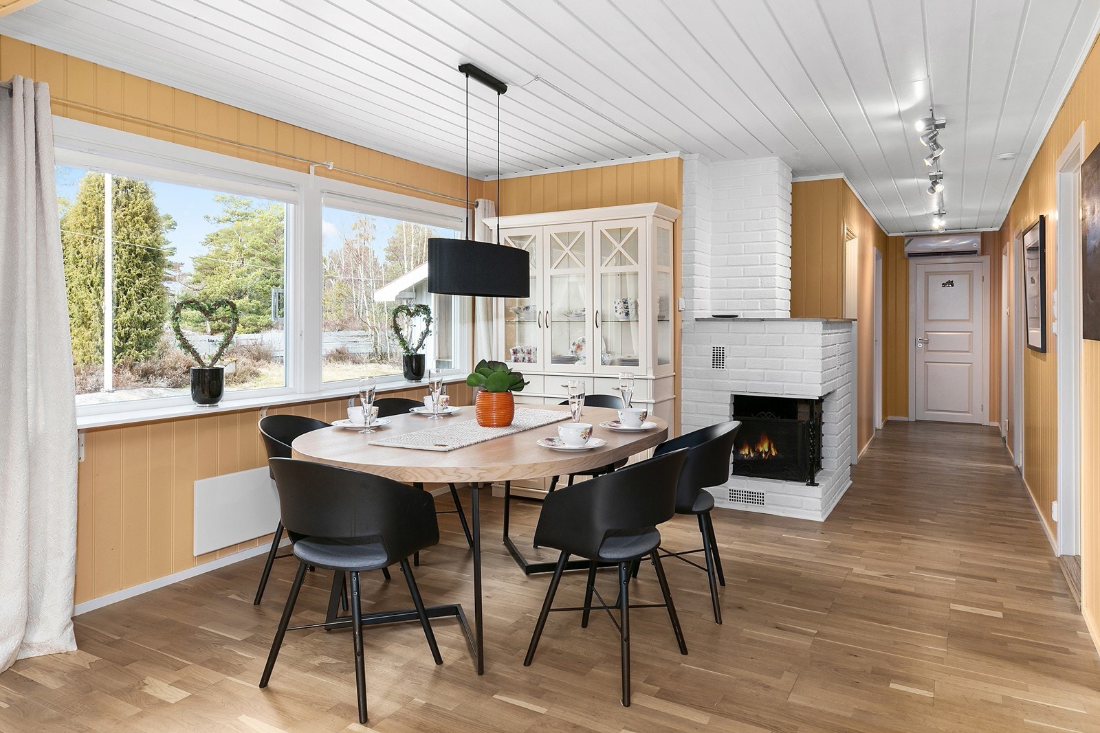 Sommerlig og trivelig uttrykk i stue. Galleribilde