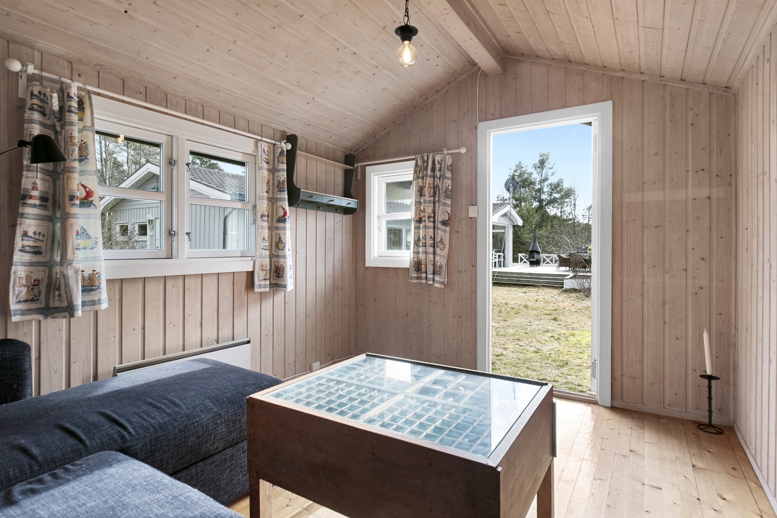 Tilhørende anneks med stue/soveplass og en bod. Galleribilde