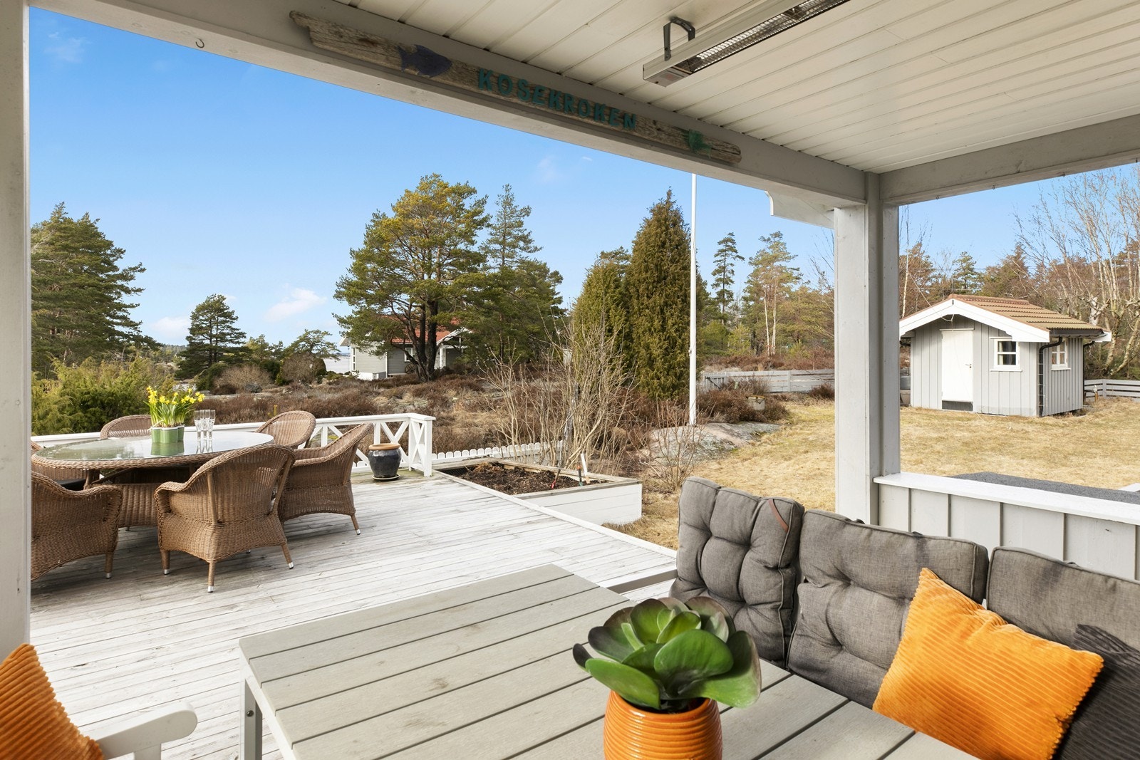 Sommeridyll og ro på terrassen. Galleribilde