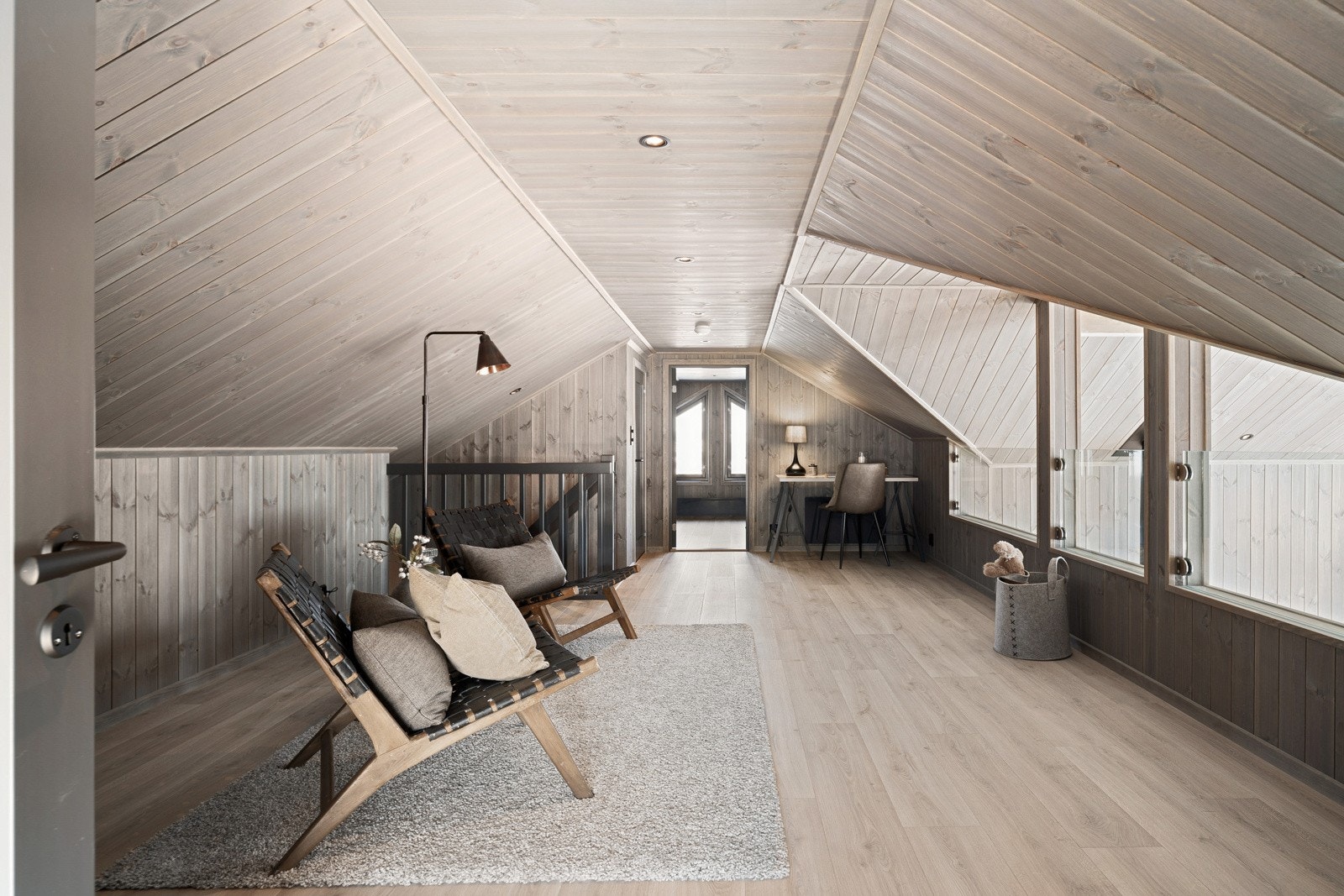 Loftsplanet er utstyrt med stue og 2 soverom. Gulvarealet er ca. 53 m2. Galleribilde