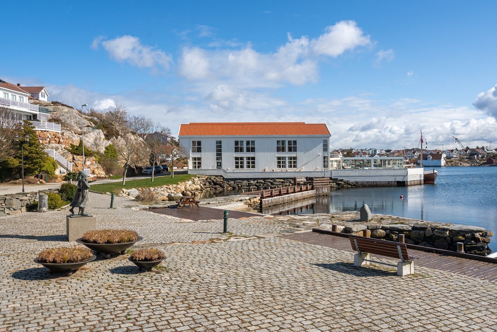 Hummere hotell byr på service i øverste klasse med kvalitetsrik mat på menyen og drikkeservering. De er spesielt kjent for sin gode fiskesuppe. Galleribilde
