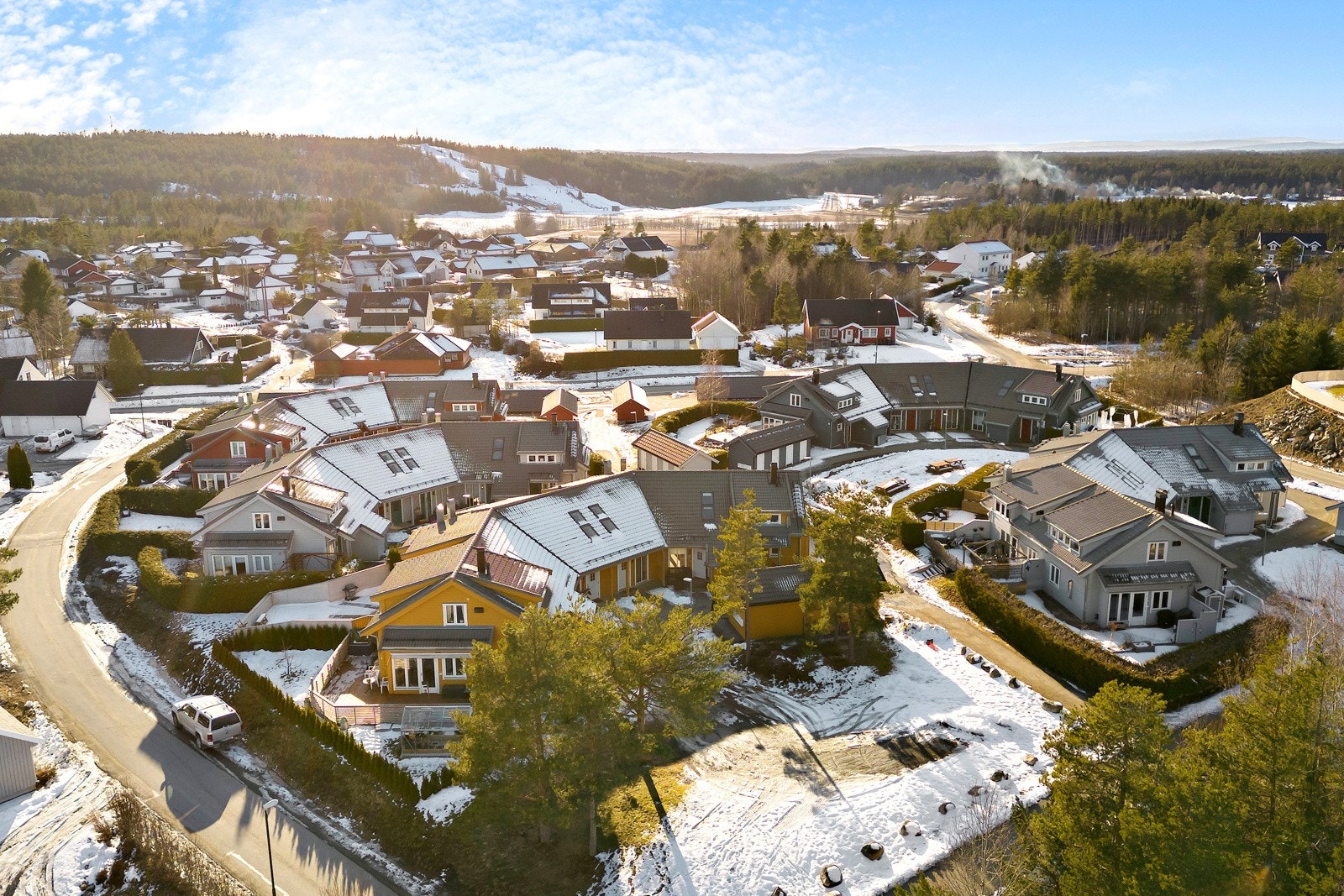 Boligen ligger i et rolig og barnevennlig boområde med kort avstand til det meste. Galleribilde