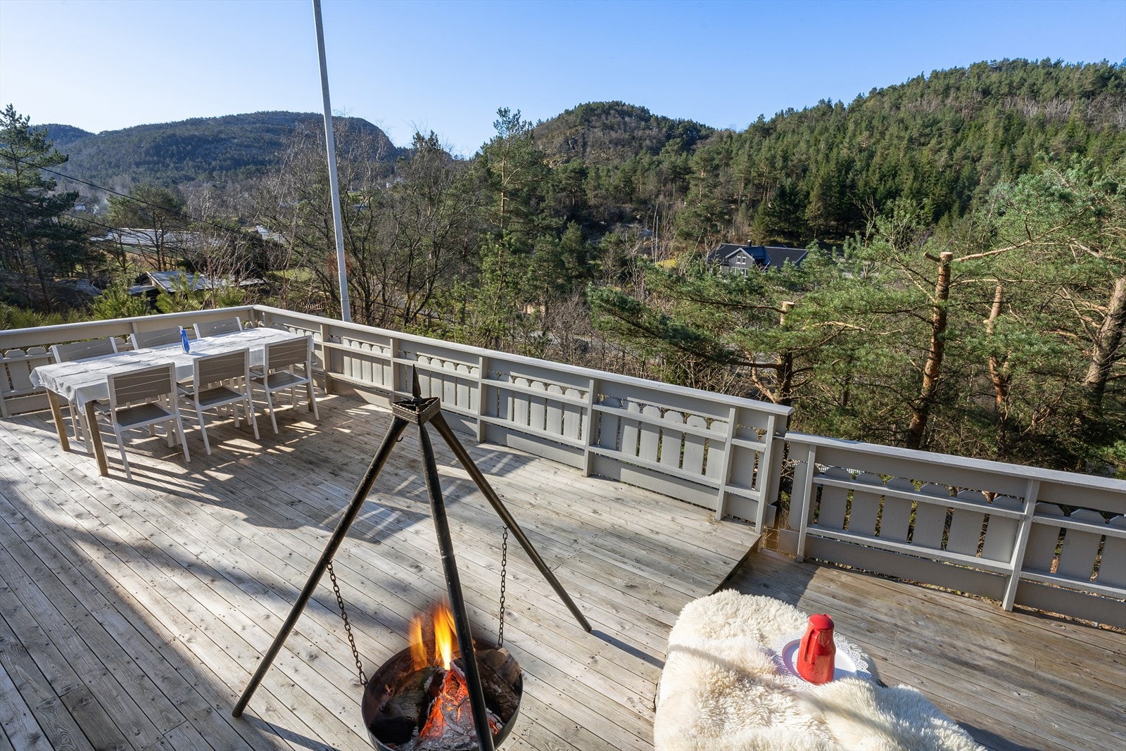 Stor, sørvestvendt terrasse som gir gode solforhold. Galleribilde