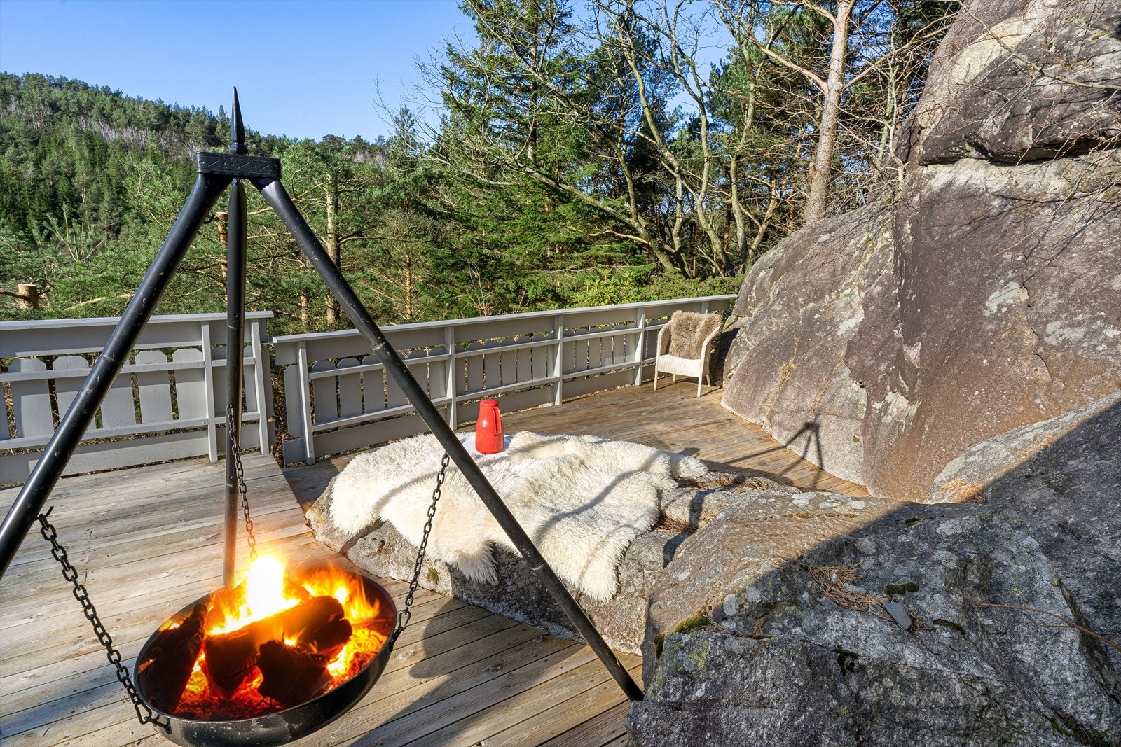 Beliggenheten gir at man ligger i ly for nordavinden og kan nyte uteværet. Galleribilde