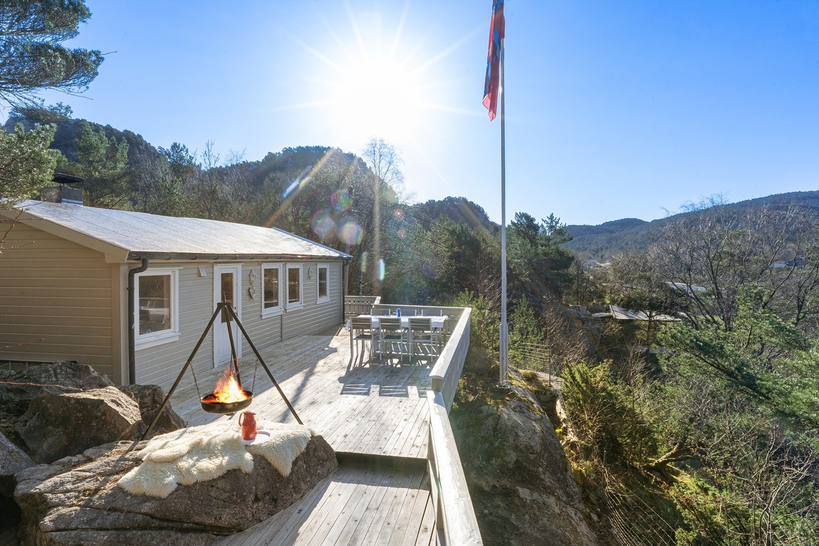 Velkommen til Lauvåsvågen 65 - Presenteres av EiendomsMegler 1 | Helge Stangeland Galleribilde