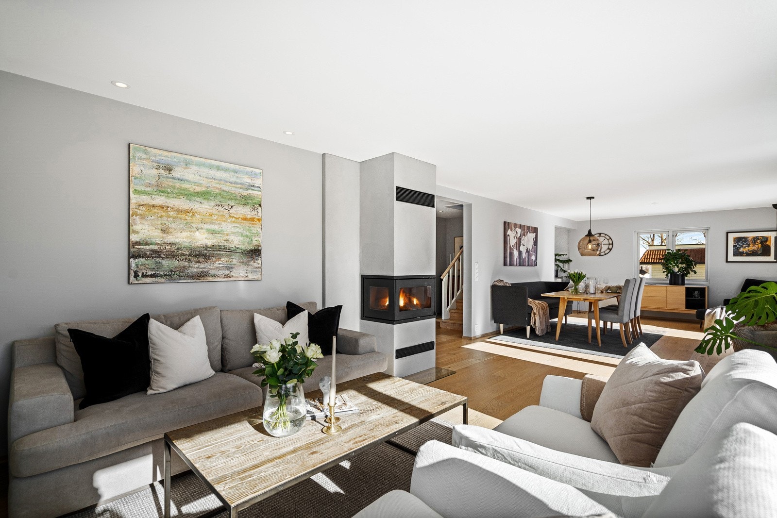 Store deler av 1.etg ble renovert med oppretting, og nye overflater i 2020. Galleribilde