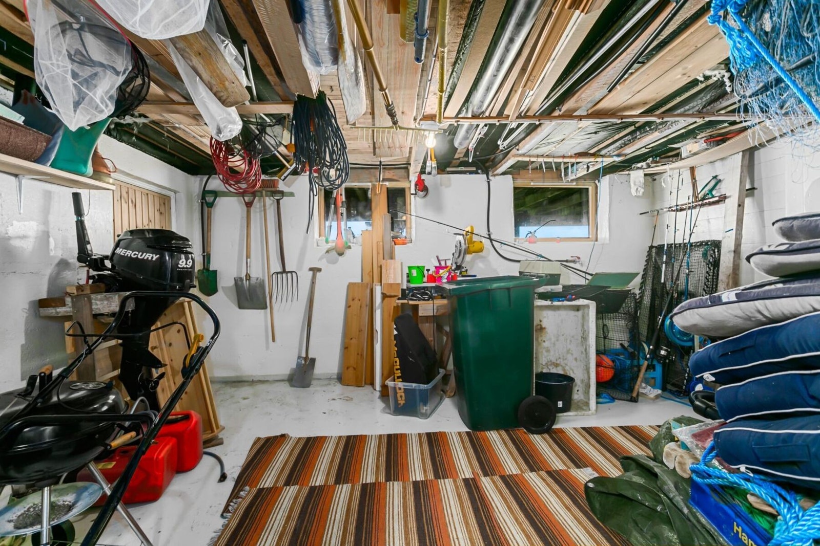 Bod/ oppbevaringsrom i kjelleren. Galleribilde