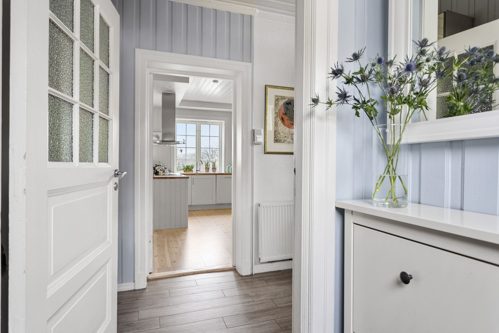 Praktisk entré før man kommer videre inn til en større gang. Galleribilde