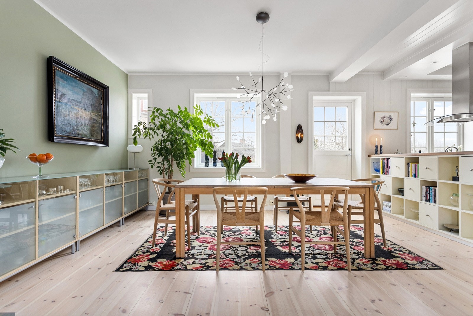 Spisestuen er et hyggelig og naturlig samlingspunkt for familien. Galleribilde
