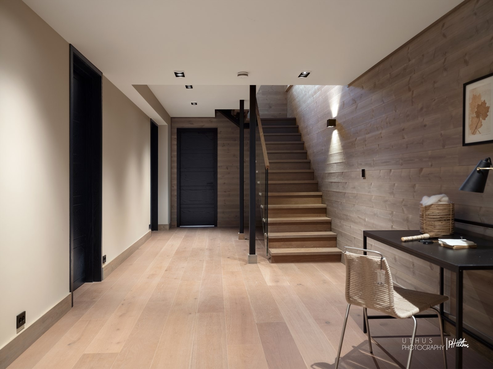 Edge II blir levert med vinhylle i kjeller ved trapp. Disse kan oppgraderes til fullverdig vinskap om ønskelig. Galleribilde