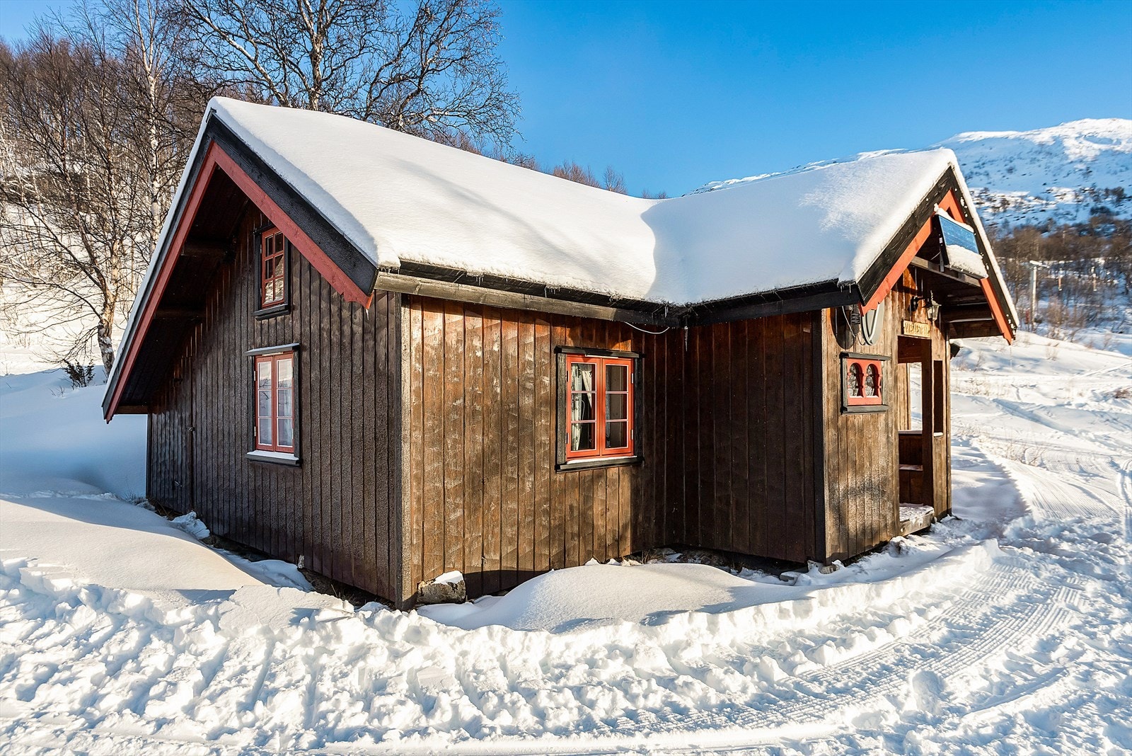 Det er bilvei frem til hytten sommerstid. Vintervei er ikke mulig Galleribilde