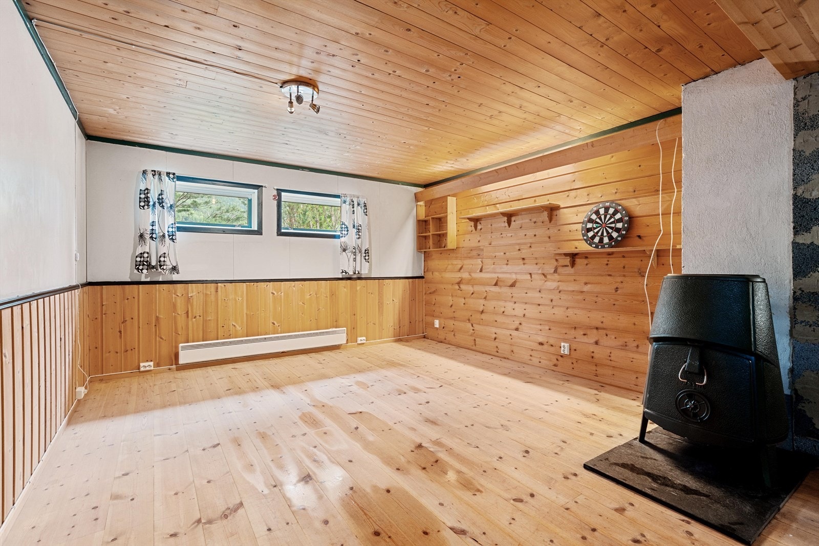 Vedovn også på kjellerstua. Galleribilde