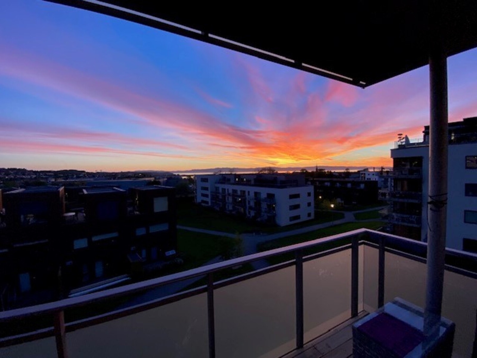 Selgers eget bilde fra balkong. Galleribilde