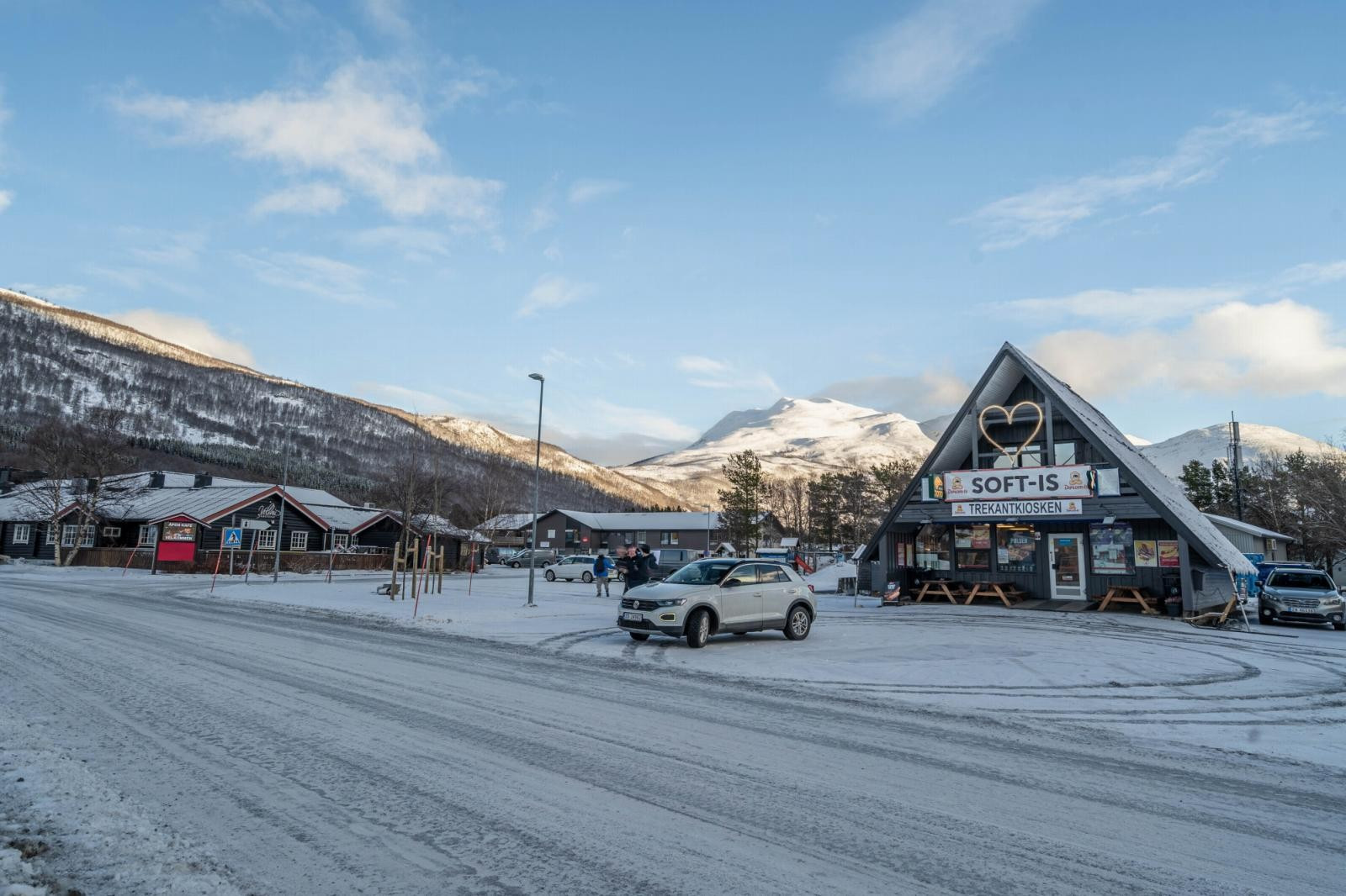 Leiligheten har en sentral og etterspurt beliggenhet i sentrum av Nordkjosbotn
