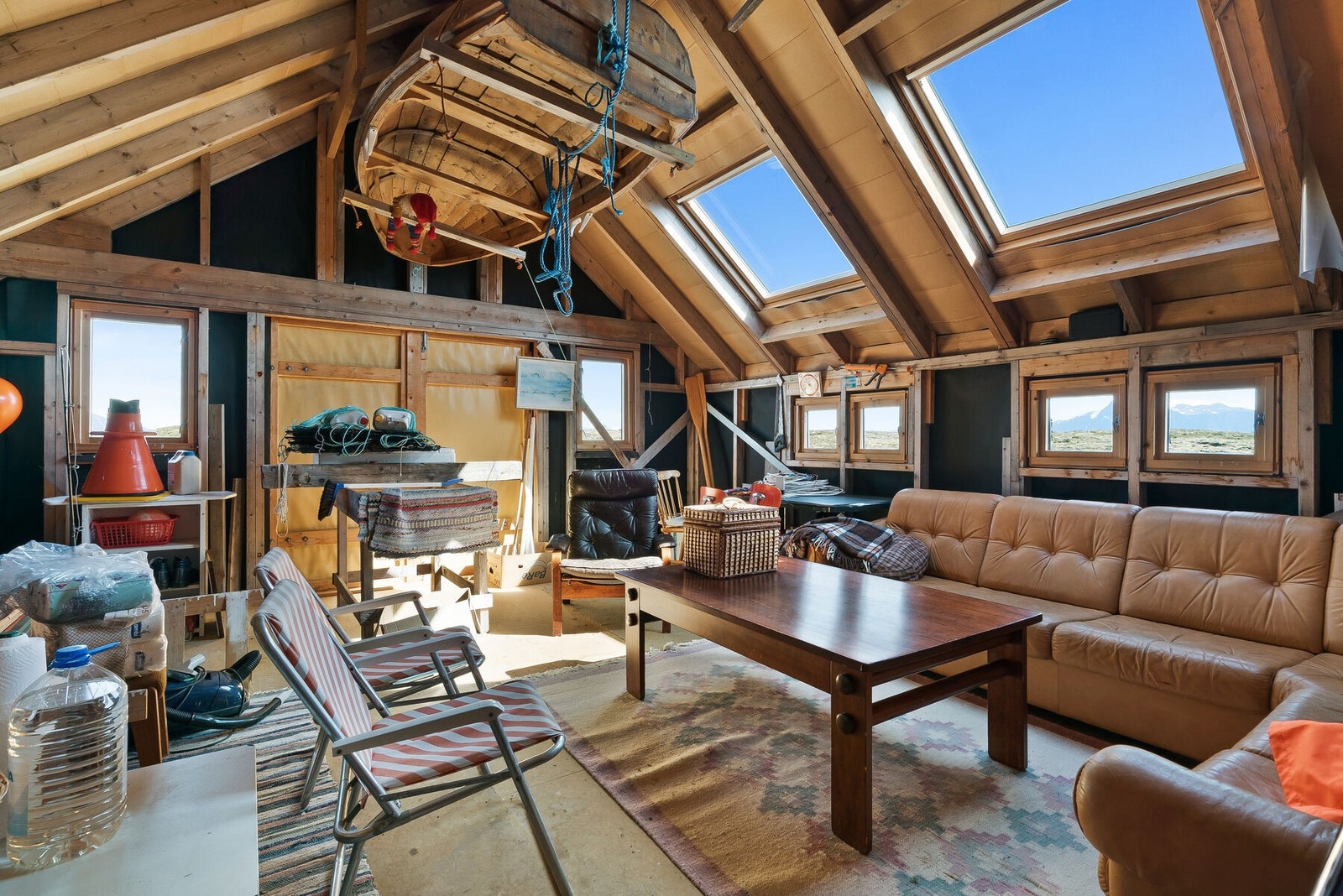 Overetasjen på naustet. Her er det mye plass.. Galleribilde