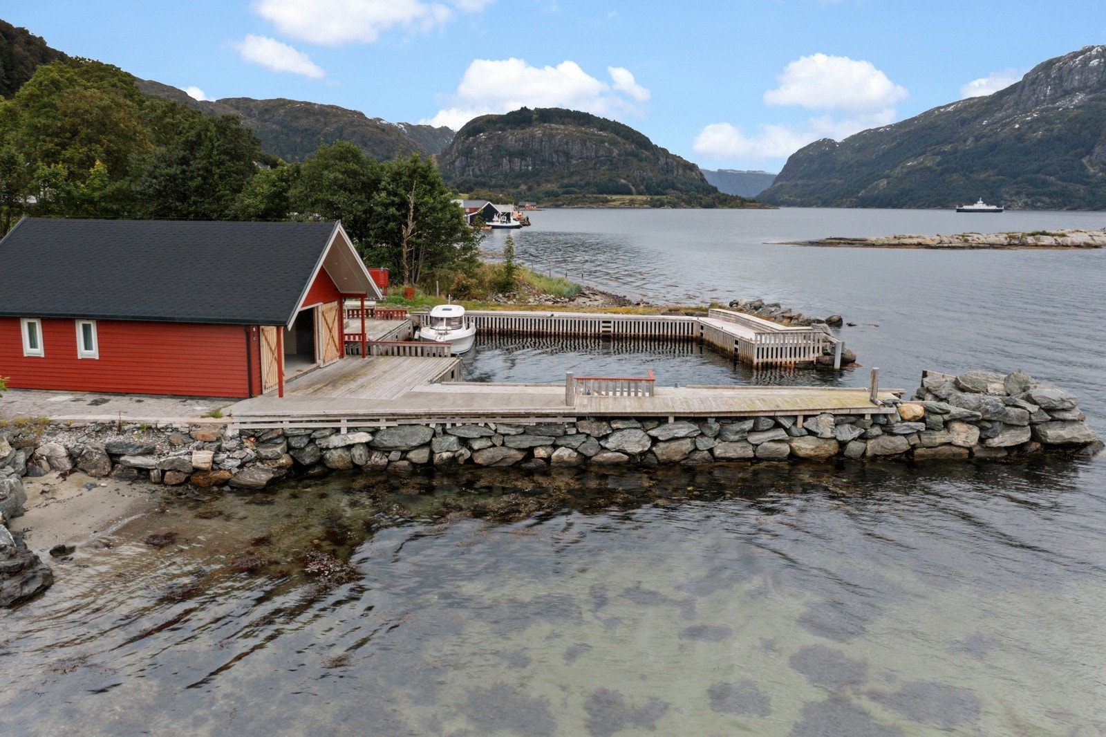 Hovednaustet ble oppført i år 2007 Galleribilde