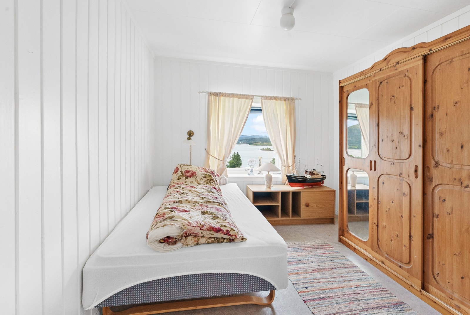 Soverom 3 av 3 i andre etasje Galleribilde