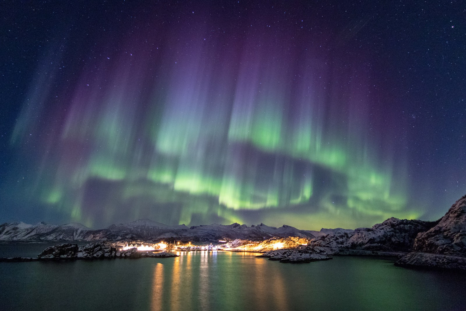 Hamn i Senja er ca. 3 kilometer fra eiendommen