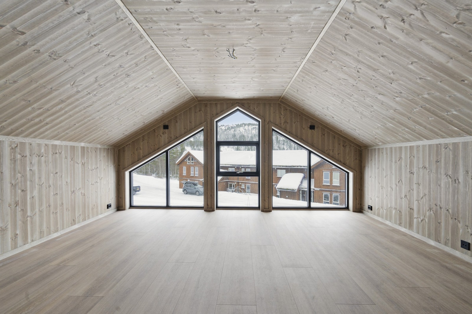 Loftstuen i 2. etg. Flott utsikt og gode lysforhold. Galleribilde