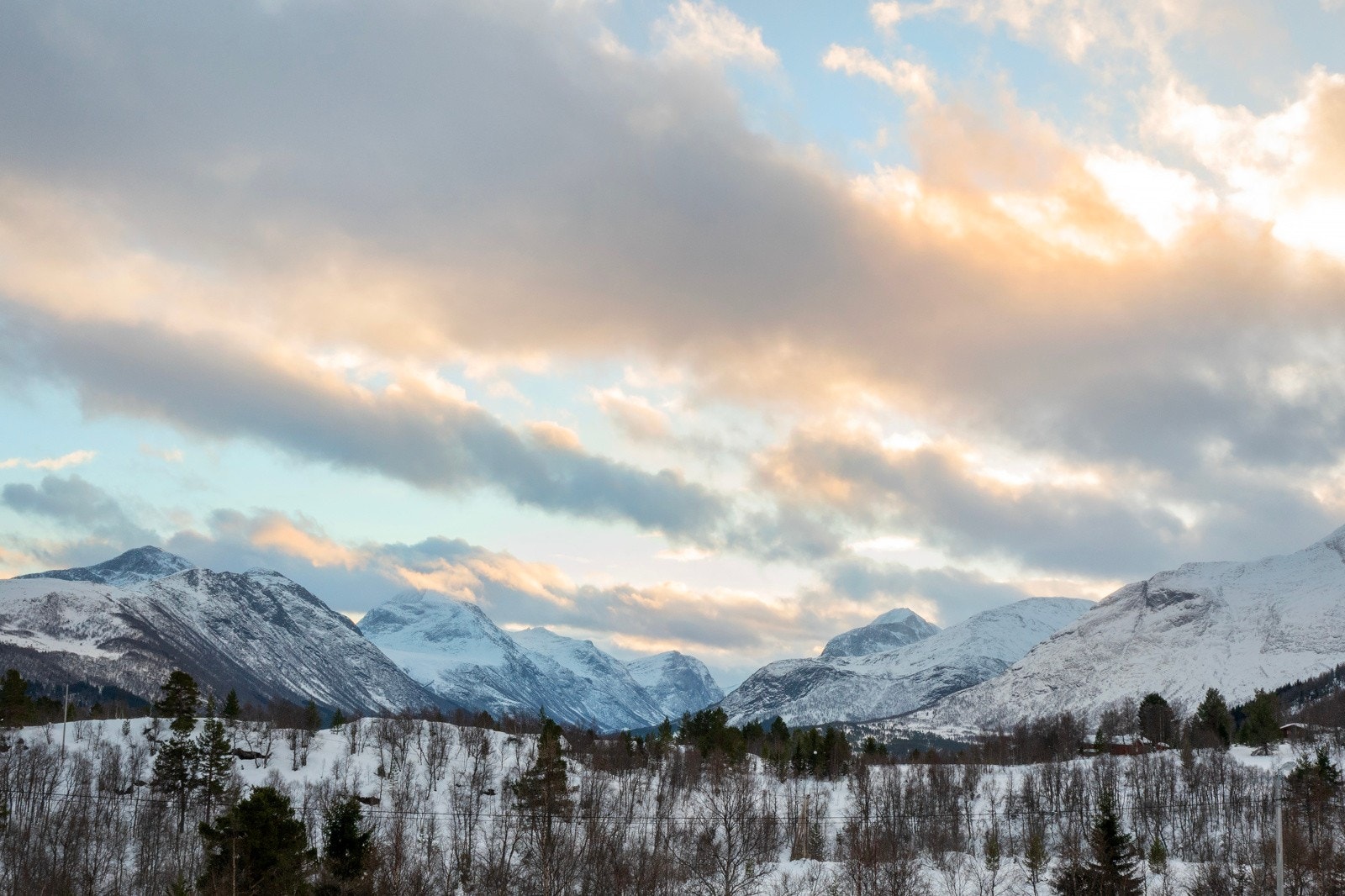 Flott utsikt mot Fursetreset og Strandadalen. Flotte langrennsløyper like nedenfor. Galleribilde