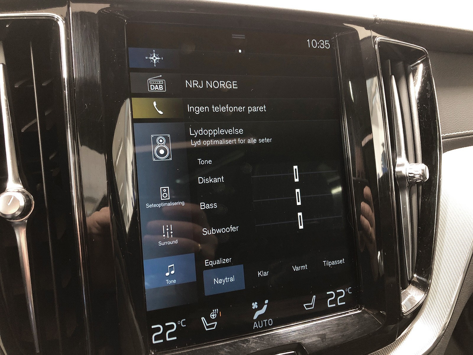Enkel justering av Harman/Kardon lydanlegget til dine preferanser