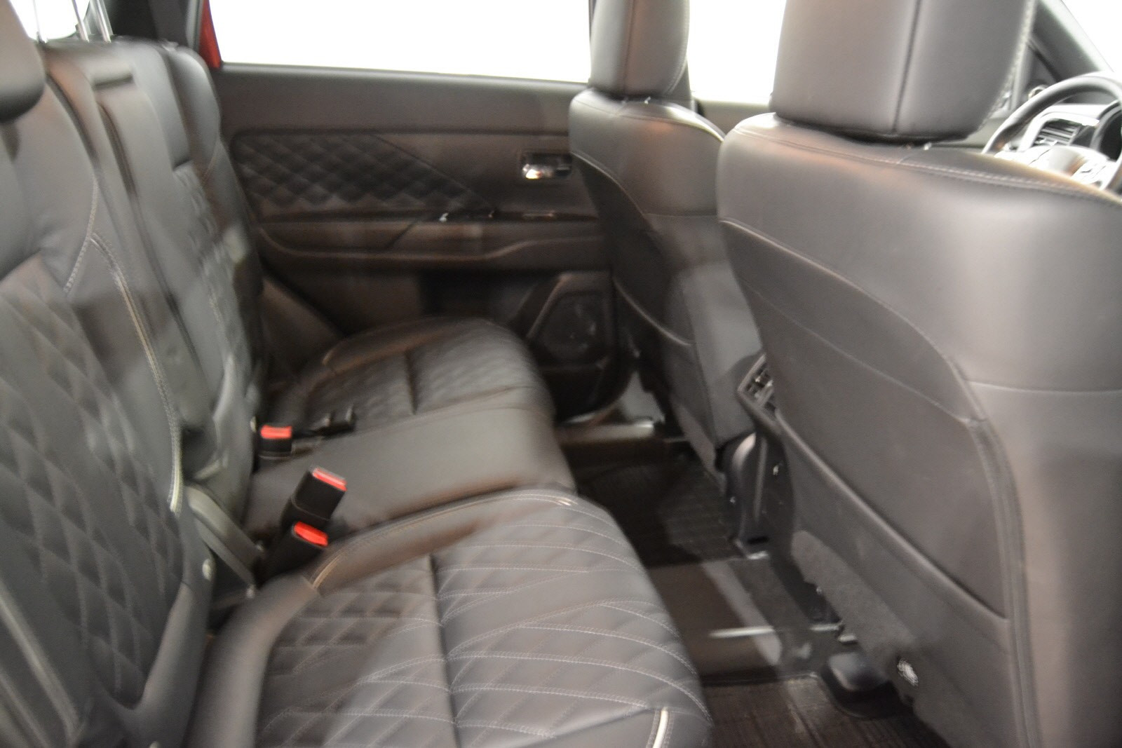 Romslig og god plass i baksetet. 2 isofix fester