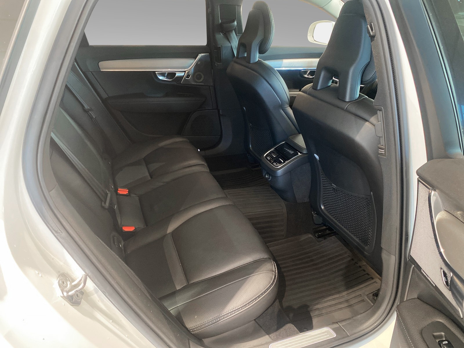 Isofix barneinnfesting i begge ytre seteplasser