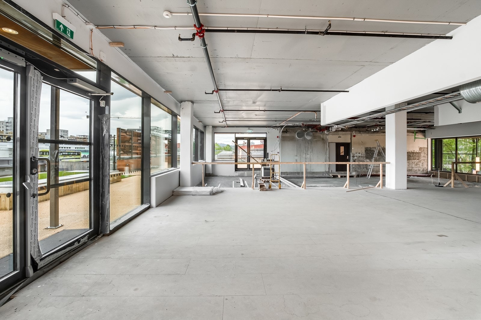 2. etasje - Arealet er egnet for butikk / kontor / helse- og velvær eller restaurant. Alt etter behov. Galleribilde