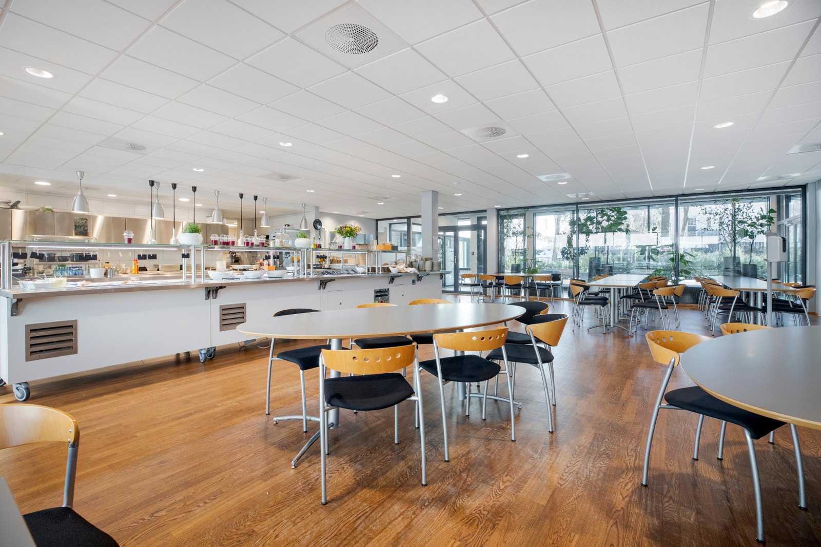 Felles kantine i byggets 1. etasje Galleribilde